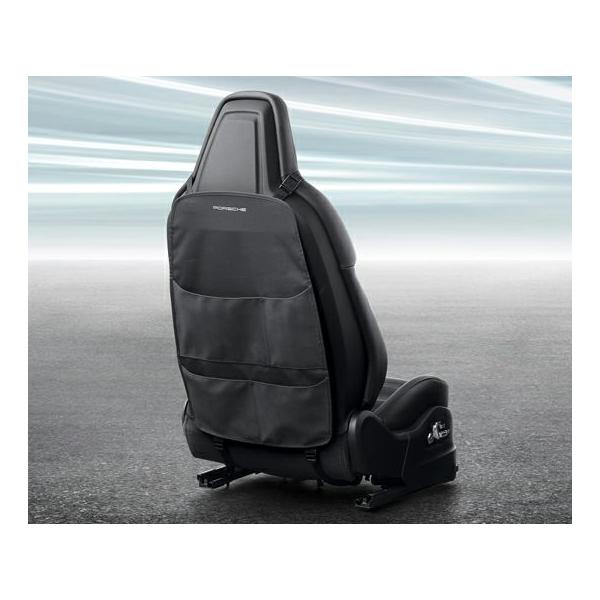 ポルシェ 全モデル用 ポルシェ純正 フロントシート バックレスト プロテクターです。後部座席パッセンジャーの靴の汚れや靴のソールによる傷からフロントシートのバックレストを守ります。プロテクターはポケット付きなので、車内常備の小物の収納にも便...