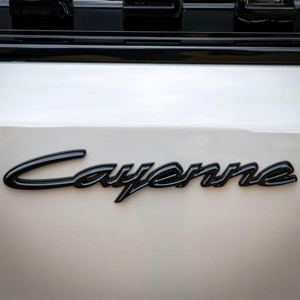 【ポルシェ純正】ポルシェ カイエン9YA "Cayenne"ロゴ リアエンブレム ハイグロスブラック 9Y0853670041