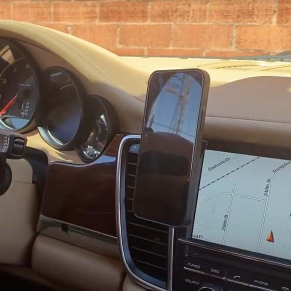 ポルシェ 970パナメーラ専用 マグネット・スマホホルダー