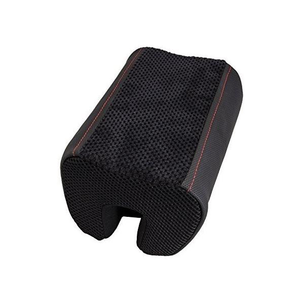 長時間の運転でなどで、肩や肘の負担を和らげるひじ掛けクッション！●パンチングレザー+赤いステッチライン仕様●本体サイズ:約H13×W15×D20cm●表地:ポリエステル100%+合成皮革●中身:ウレタンフォーム●裏地:ポリエステル100%