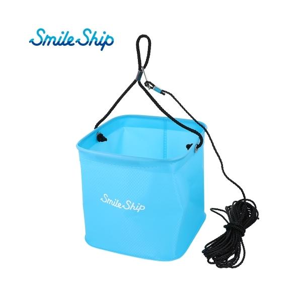 磯・堤防に最適!コンパクトに折りたためる四角形状の水汲バケツ!耐久性抜群、清潔で自然にやさしい全面EVA仕様!反転して水が汲みやすいオモリ付!カラー： ブルーサイズ： 21cm外部寸法： 約21×21×21cmロープ全長： 約8mオモリ有無...