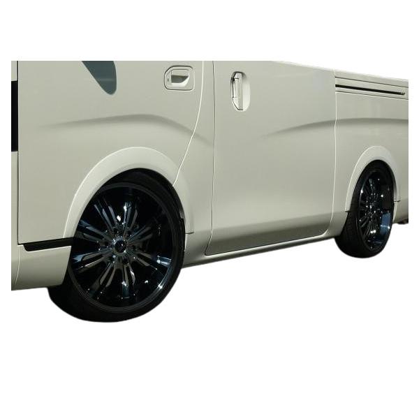 ワールド E25 キャラバン オーバーフェンダートリム ブラックブラスト