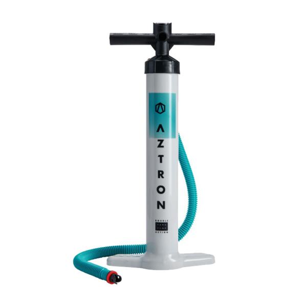 ■サイズ：63×28×13cm■重量：1.1kg●SUP用のダブルアクションハンドポンプ。●押しても引いても空気が入り、迅速かつ簡単に膨らませることが可能。●スイッチによってシングルアクションへ切り替えることも可能。●空気圧が確認できるプレ...