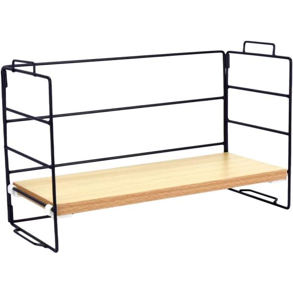 デスク周りの小物をスッキリ収納できる卓上ミニラックです。耐久性のある素材と作りにより、本や陶器などの重みのあるものも置く事ができます。シンプルなデザインながら木目調とメタルの組み合わせにより、お洒落な雰囲気を演出します。ドアのない棚のため物...