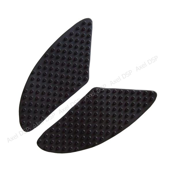 バイク用ラバー製グリップパッド(タンクガード)になります。滑りにくくて弾力性のある 弾性ゴムを素材としておりまた均等に配置された凸状隆起面がニーグリップ時のホールド性をしっかりサポートします。【商品内容】グリップパッド×2(左右)   パッ...