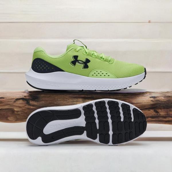 【商品名】アンダーアーマー チャージド サージ4【カラー】 【0866】Morph Green / Morph Green(302)【サイズ】25.0cm〜30.0cm【素材】甲材：合成繊維、合成皮革/底材：合成ゴム、合成樹脂【注意】こちら...