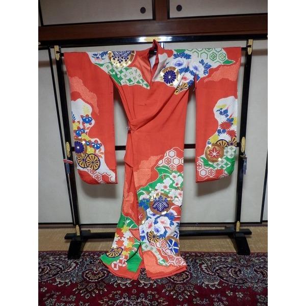 花嫁さんの本振袖 赤地 花車と家紋 絞り入り 24530＃ : あざらし堂