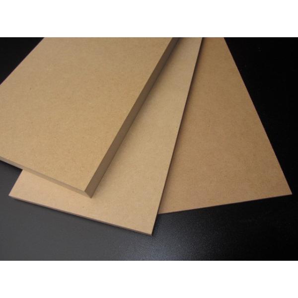 MDF合板　450×450×18mm　1枚入表面は硬く平らで滑らかに仕上がっており、加工のしやすさからDIYにも人気の木材です！カーテンボックスやスピーカーキャビネット、キッチン設備の扉や家具の側板・背板などにおすすめ！カットご指定の際は以...