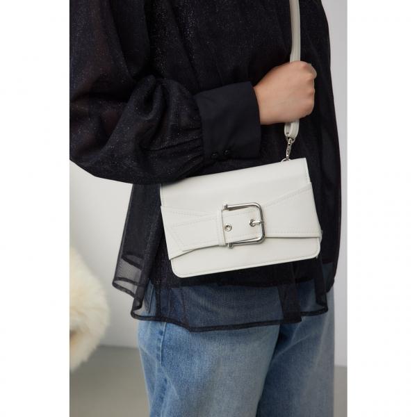 AZUL BY MOUSSY（アズールバイマウジー） ビッグバックルウォレット 