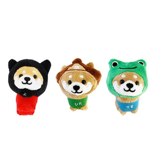 大人気の『旅するマメしば』シリーズに、飛騨バージョン（さるぼぼ・下呂温泉・合掌造り）が登場しました。マメしばの可愛らしさはそのままに、飛騨アイテムでさらに可愛さアップ！しっぽがキュートな後ろ姿もたまりません♪「さるぼぼ」は、雪深い飛騨の里で...