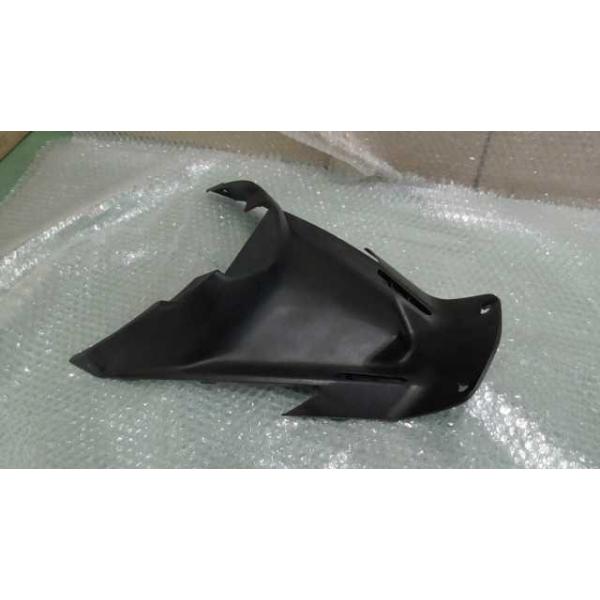 マジェスティS SG28J の シート下 センターカバー *1582251300 中古