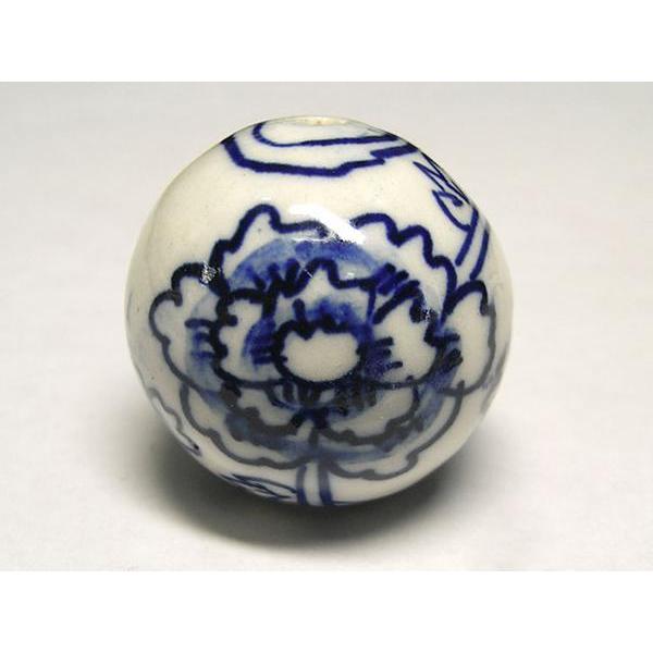 ◇陶器ビーズ◇ラウンド 約27mm 青絵 花 1個 06-0843 : Bクラフト