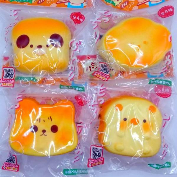 [ 商品名 ]どうぶつパン屋さんスクイーズ[ 特徴 ]もっちりふんわり柔らかい！にぎると、ゆ〜っくり戻るよ！香り付き♪サイズ：直径8〜9cm / 高さ7〜8cm製品素材：PU※食べ物ではありません。[ バリエーション ]・イヌパン・ミケパン...