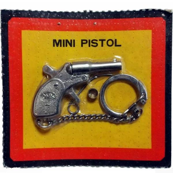銃のキーホルダー 17個 まとめ(バラ不可) ピストル 銃＊弾丸 キーホルダー 5個セット - メルカリ