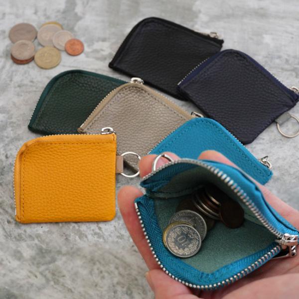 在庫処分のため特価！無くなり次第終了ぐるりと開くラウンドファスナータイプの小銭入れ。少し小さめ、かわいいサイズです。ラウンドしたL字のファスナーは大きく開くので、小銭の出し入れにも便利です。本体の横に直径20mmほどのリングが付いています。...