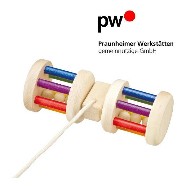 ひもを引いて遊ぶプルトーイです。歩き始めのお子さま本人が引いて遊ぶのはもちろん、お座りやうつぶせのお子さまの前で、大人の方が動かして見せてあげることもおすすめです。早く引っ張ったりゆっくり引っ張ったり、色々な動きをお楽しみください。早く回転...