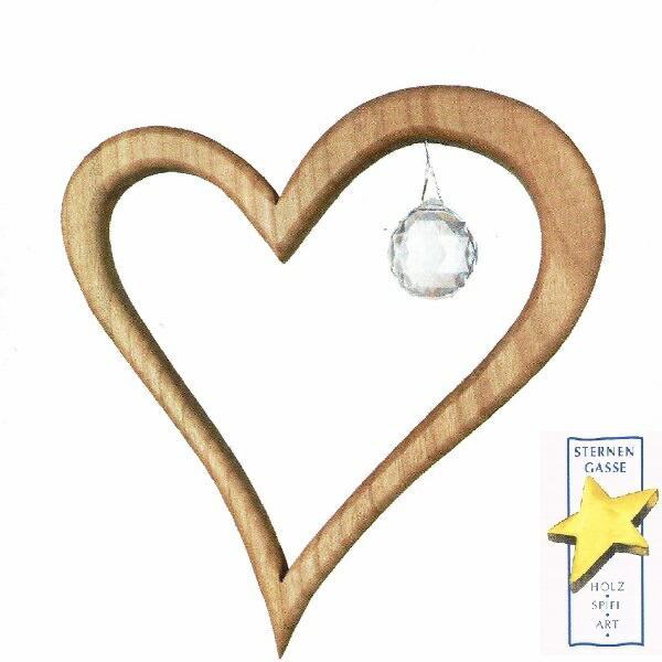 窓辺に飾ると太陽の光を受けて、七色の虹がお部屋に差し込みます。そしてその光は風を受けて、壁や床をキラキラと駆けめぐります。それはそれは素敵な光景です。子どもがキラキラを追いかける姿もかわいいです。また、ヨーロッパでは太陽のパワーを家の中に取...