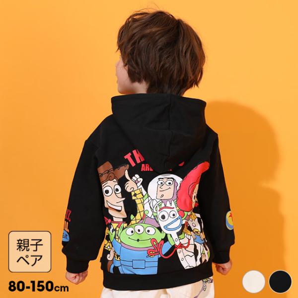 【お揃いアイテム】カジュアルでかわいいトイ・ストーリーのスウェットパーカー♪リラックス感のあるゆったりシルエットで、男女問わず着やすいデザインなので、デイリーコーデとしてもぴったり★伸縮性があって軽やかな着心地が魅力の裏毛素材◎家族お揃いコ...