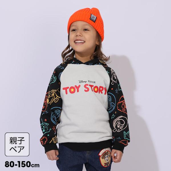 【お揃いアイテム】ネオン風のキャラクターアートがおしゃれなTOY STORYのスウェットパーカー♪カラフルでトレンド感あるデザインが目を惹く★伸縮性があって、サラっとした肌ざわりの裏毛素材はリラックスな着心地◎ゆったりしたシルエットで男女問...