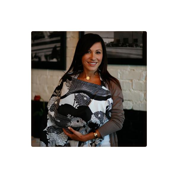 ★本商品はベベオレ正規代理店【有限会社アリス・インターナショナル】経由の製品ですALICE  INTERNATIONAL並行輸入品ではございません。◆ママもｂｅｂｙも外出先での授乳が快適に！◆コンパクトに折りたたむことができて、持ち運びに便...