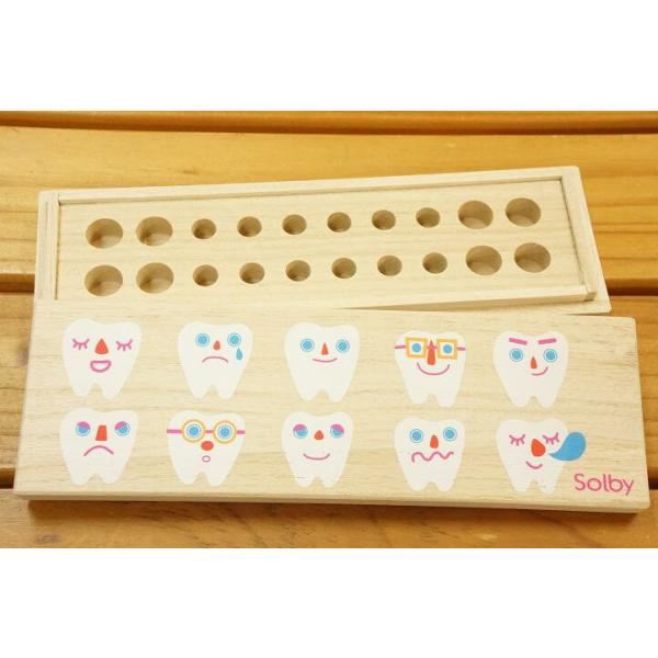 ★乳歯ケース★お子さまの乳歯を大切に保管「たま」は　美しく小さい宝石、石という意味。　歯庫は歯を大切に仕舞っておくための蔵という意味の造語。　2つの言葉を昔話にでてくる「玉手箱」にかけて　「たまて歯庫」と命名しました。 ★桐は防虫効果や湿度...