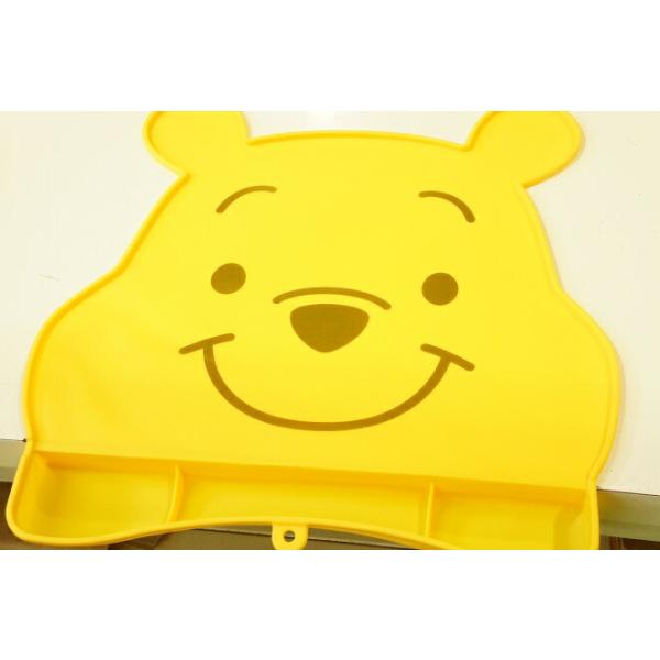 【ご注意願います！】本商品は厚さがある為、箱から出して商品のみを発送いたします。箱は弊社で廃棄し、中身のみ発送いたします。予めご了承願います。★食べこぼしをキャッチする受け皿付食卓マットです。★マットがズレにくい設計になっています★丸めれば...