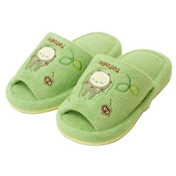 ★トトロのとってもかわいいルームシューズ★底部分にクッション入り★主素材/PVC・ポリエステル★適応サイズ・タグ表示は18cmと表示されていますが、　他社製品と比較し14-16cmくらいでの使用を、　推奨させて頂きます　他社製品アンパンマン...
