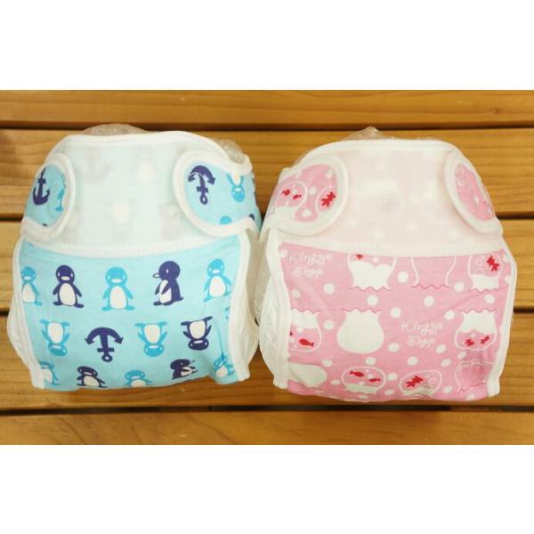 ★お肌にやさしい綿100％素材のおむつカバーです★お着替えも楽しくなる総柄プリントシリーズです★新生児期に使いやすい外ベルトタイプ★マジックテープは丸くカットされたセーフティデザイン★メスマジックパイルもデリケートな赤ちゃんのために　特別柔...