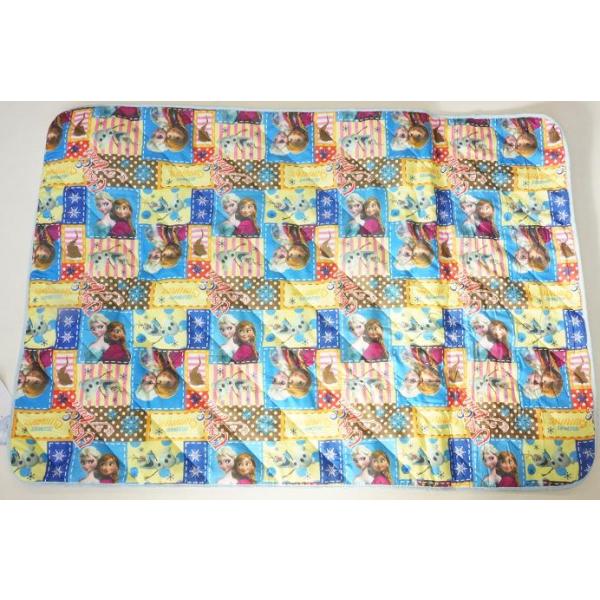 ★階下への防音対策に。　赤ちゃんのはいはい時の手足の保護に。　床の汚れ、キズ防止に。　保温効果。★材質/ポリエステル100％　　　　　裏面には滑り止め加工★サイズ/90cm×130cm＊洗濯や使用状況により表示サイズより　縮む場合があります...