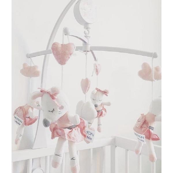 ★まるでバレリーナたちが踊っているような、　女こ子向きのキュートなベッドメリー　優しいオルゴール音とともにぬいぐるみが回転します　本商品は電池不要、手巻きゼンマイ式です　フルに巻いて約3分半程度動作します　オルゴールの巻きすぎにはご注意くだ...