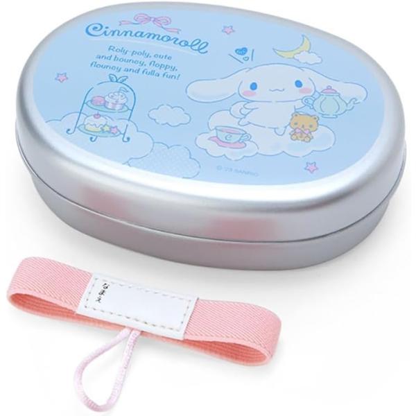 ★サンリオの子供食器★油汚れが落ちやすく衛生的なフッ素加工★材質/アルミニウム合金(板厚0.6mm)★表面加工・本体・フタ裏面/フッ素樹脂加工・フタ表面/ウレタン樹脂加工・仕切り/アルマイト加工★容量/350ml★保温庫使用可能★電子レンジ...