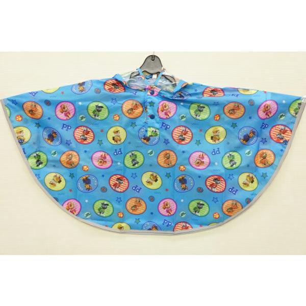 ★キャラクターレインポンチョ(レインコート)★スケーターオリジナルキャラ子供用のレインポンチョです。★裾から全周に反射テープ付き★収納袋付き★着丈/(前身頃)約45cm、(後身頃)約50cm★身長/約80cm〜100cmに適応★材質/本体・...