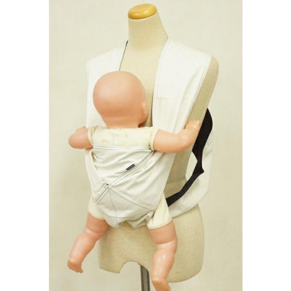 ★シンプル構造で軽量コンパクトタイプだから　車やベビーカーでのお出掛けの際に　バックからサッと取り出して着用できるので　セカンドキャリー・セカンドだっこひもに重宝です★適応サイズ 首座り〜18ヶ月(13kg)まで★リバーシブルで使える簡単キ...