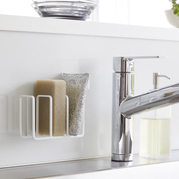 ・ブランド：YAMAZAKI（山崎実業）/日本・ジャンル：スポンジホルダー・主な素材：スチール ユニクロメッキ 粉体塗装、マグネット（本体）/シリコーン（滑り止め）・生産国：中国・サイズ：約W125xD70xH85mm（本体）/約W35xD...