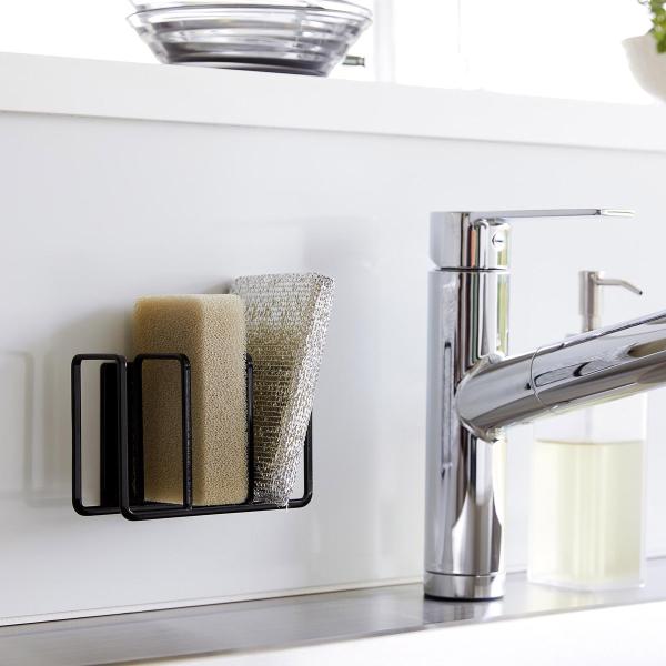 ・ブランド：YAMAZAKI（山崎実業）/日本・ジャンル：スポンジホルダー・主な素材：スチール ユニクロメッキ 粉体塗装、マグネット（本体）/シリコーン（滑り止め）・生産国：中国・サイズ：約W125xD70xH85mm（本体）/約W35xD...