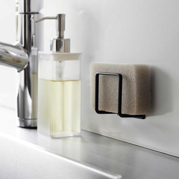 ・ブランド：YAMAZAKI（山崎実業）/日本・ジャンル：スポンジホルダー・主な素材：スチール ユニクロメッキ 粉体塗装、マグネット（本体）/シリコーン（滑り止め）・生産国：中国・サイズ：約W65xD43xH65mm（本体）/約W60xD3...