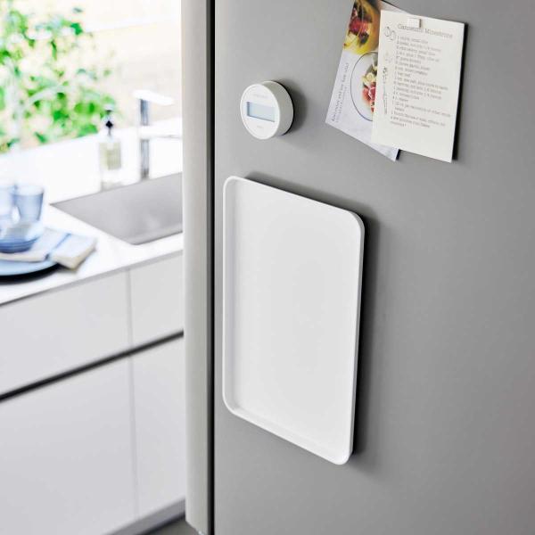 ・ブランド：YAMAZAKI（山崎実業）/日本・ジャンル：トレー・主な素材：ABS樹脂/マグネット・生産国：中国・サイズ：約W315xD210xH17mm・内寸サイズ：約W300xD195xH10mm・重量：約270g・耐熱温度：90℃・耐...