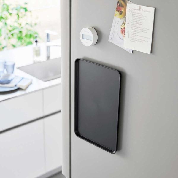 ・ブランド：YAMAZAKI（山崎実業）/日本・ジャンル：トレー・主な素材：ABS樹脂/マグネット・生産国：中国・サイズ：約W315xD210xH17mm・内寸サイズ：約W300xD195xH10mm・重量：約270g・耐熱温度：90℃・耐...