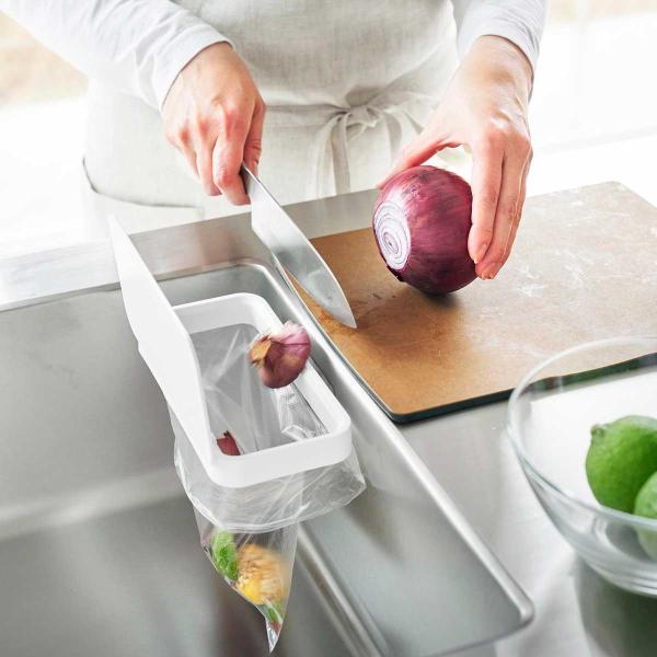 ・ブランド：YAMAZAKI（山崎実業）/日本・ジャンル：キッチンゴミ箱・主な素材：スチール ユニクロメッキ 粉体塗装（本体）/ポリプロピレン（蓋）/ABS樹脂、PET、ポリウレタン（フィルムフック）・生産国：中国・サイズ：約W180xD1...