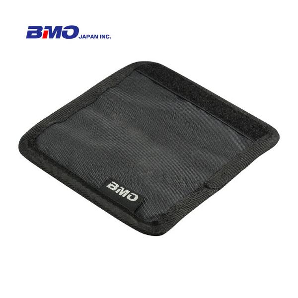 重いタックルもクッション入りで手に優しく馴染みます。太くなったグリップは握りやすく持ち運びをサポートします。■サイズ：130×155mm