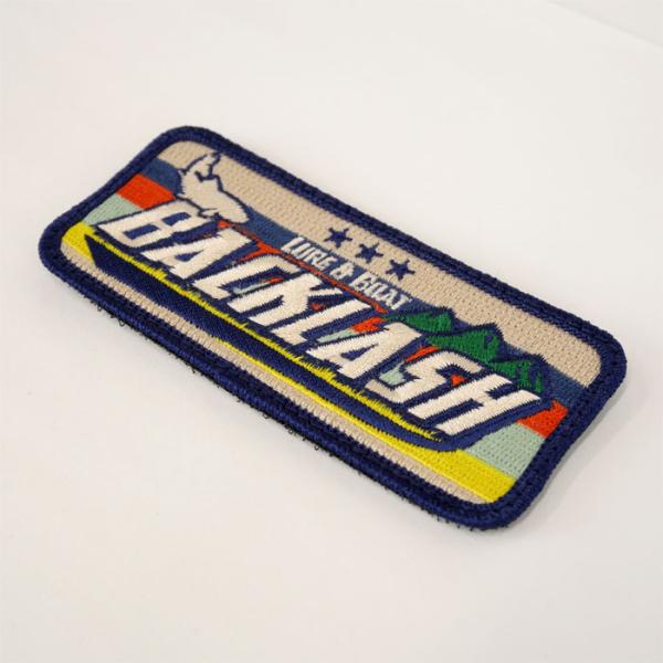 BACKLASHTHREE STARS ワッペン サイズ：横10cm、縦4.5cm　ワッペンの裏側はマジックテープオスの加工となっております。マジックテープのメス側に脱着してお楽しみください。 デザインはオールドアメリカンを感じさせるような...