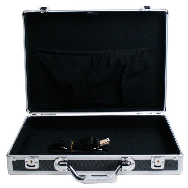 【商品詳細】・サイズ：外寸：410×300×80mm/内寸：395×285×40(蓋25)mm・重量：1.64kg・素材：アルミ/プラスチック/MDF/ポリエステル・注意書き：モニター発色の具合により、実物とは色合いが異なる場合がございます...