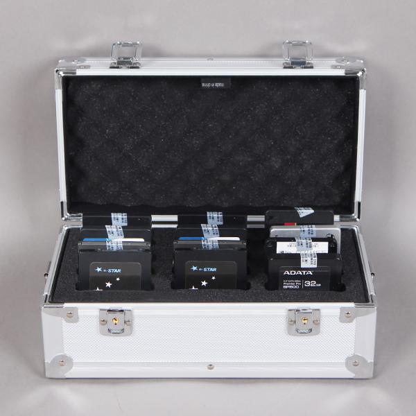 【商品詳細】・サイズ：外寸：313×165x134mm/内寸：294×143×73(蓋50)mm・素材：アルミ/プラスチック/MDF/ポリエステル・注意書き：モニター発色の具合により、実物とは色合いが異なる場合がございます。　※測り方によっ...