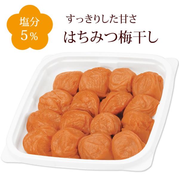 自然な甘さの梅干【スイートはちみつ梅干】発売以来、大好評♪おいしさのヒミツは、こだわりの２段仕込！果糖とはちみつをじっくりと2段階に分けて漬け込むことで、まろやかで自然な甘みがひろがる梅干になりました。「今まで食べた梅干しで一番おいしい！」...