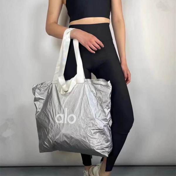 Alo yoga シルバー トートバッグ 軽量 ジム ヨガ 旅行 エコバッグ Alo Yoga アロヨガ バッグ トート シルバー 銀色 軽い 特大 A4収納可