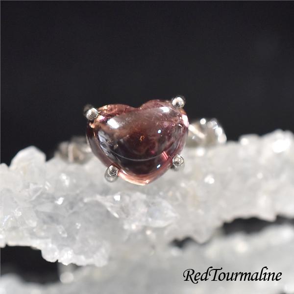 [商品説明]トルマリンは帯電性を持つことからか、古くから様々な民族で病気の治療に用いられたと伝えられています。 それらの伝承から、トルマリングループの石は健康運を高めてくれると言われています。またトルマリンはカラーによって異なる意味が伝えら...