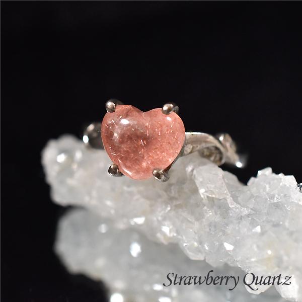 [商品説明]ストロベリークォーツは女性にとっては最高の守り石の一つで、愛と美を象徴する石です。人を愛する気持ちを高め、積極性を増すサポートとなり、愛を呼び込む力を高めます。ストロベリークォーツは身体の疲労を和らげ、活力を高めて前向きな気持ち...