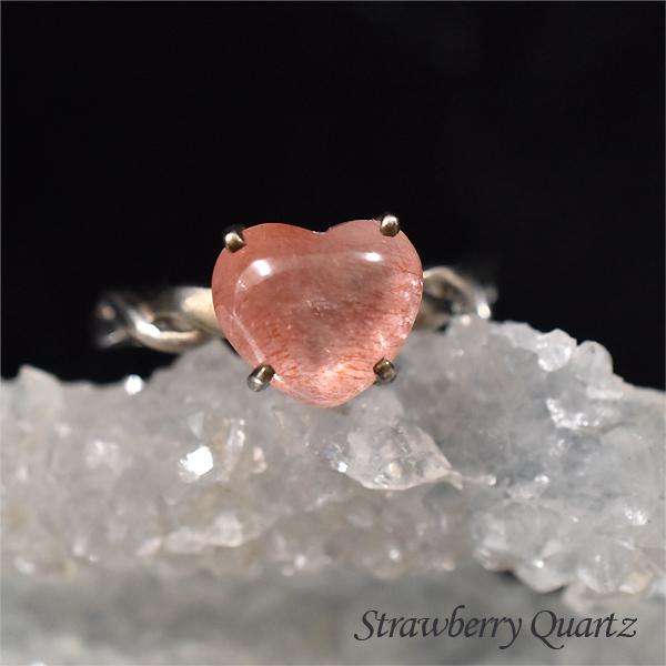 [商品説明]ストロベリークォーツは女性にとっては最高の守り石の一つで、愛と美を象徴する石です。人を愛する気持ちを高め、積極性を増すサポートとなり、愛を呼び込む力を高めます。ストロベリークォーツは身体の疲労を和らげ、活力を高めて前向きな気持ち...