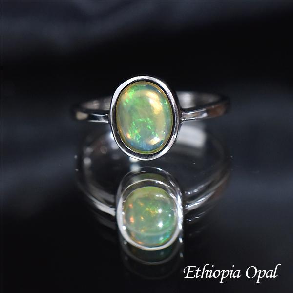 [商品説明]エチオピアオパールは虹色に輝く美しいパワーストーンです。オパールの語源はサンスクリット語で「ウパラ(upala)」と呼ばれていたことがあり、これには「最上の宝石」という意味もありました。エチオピアオパールが放つエネルギーの光は、...