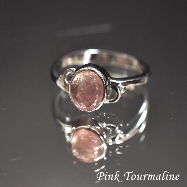 [商品説明]数多いトルマリンのカラーの中でも、最も人気があるピンクトルマリン。トルマリンは帯電性を持つことからか、古くから様々な民族で病気の治療に用いられたと伝えられています。 それらの伝承から、トルマリングループの石は健康運を高めてくれる...